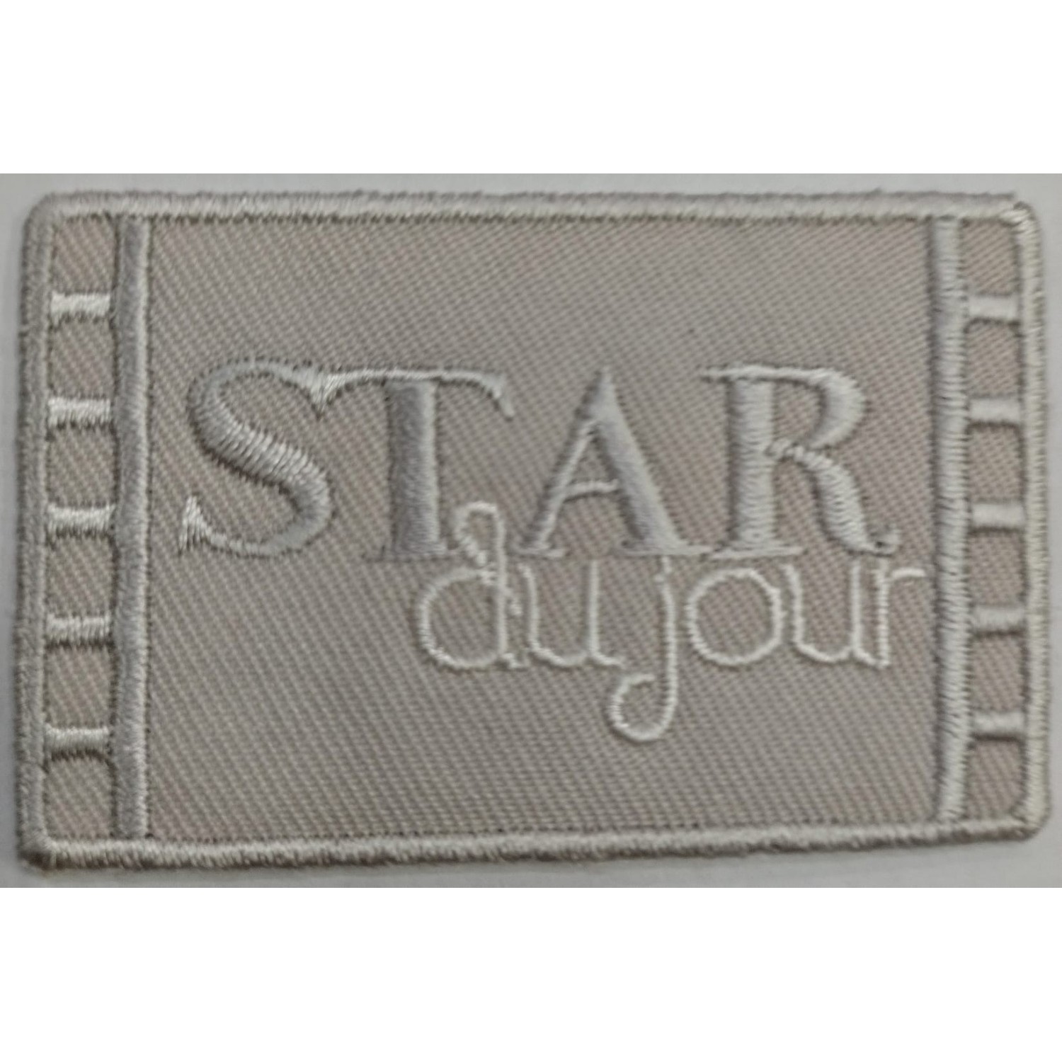 Toppa patch ricamo "Star Du Jour" 045b tessuto termoadesiva o cucire dimensioni 4x6,2 cm.