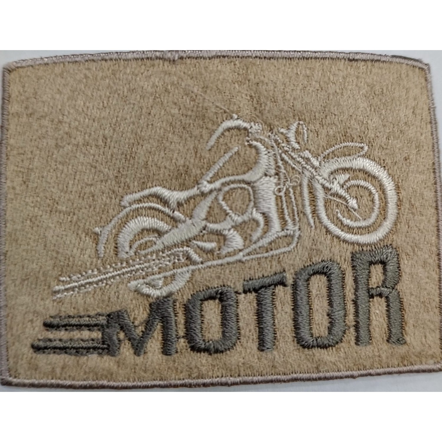 Toppa patch ricamo "Motor" 054A tessuto ecopelle scamosciato termoadesiva o cucire dimensioni 5x7 cm.
