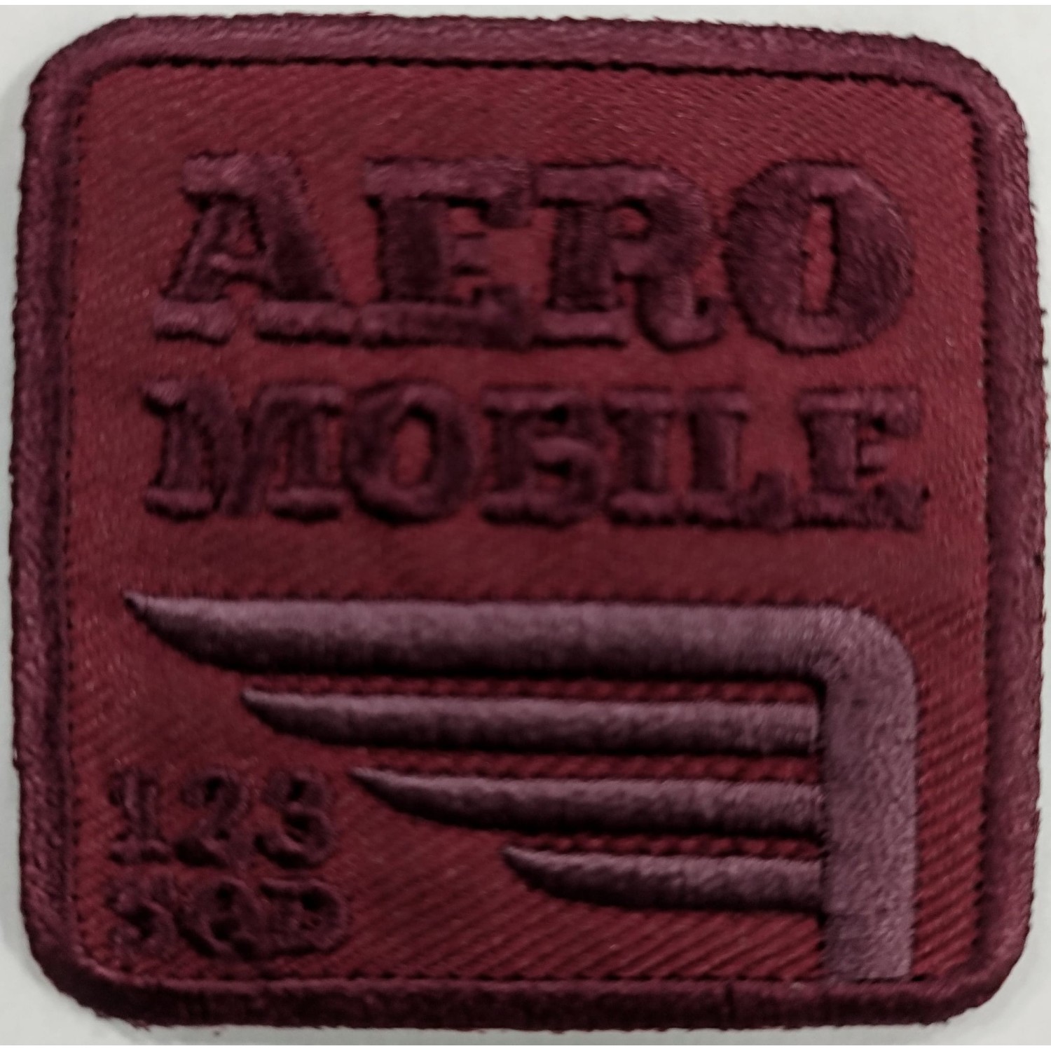 Toppa patch ricamo 068A tessuto termoadesiva o cucire misura 5,3x5,4 cm.