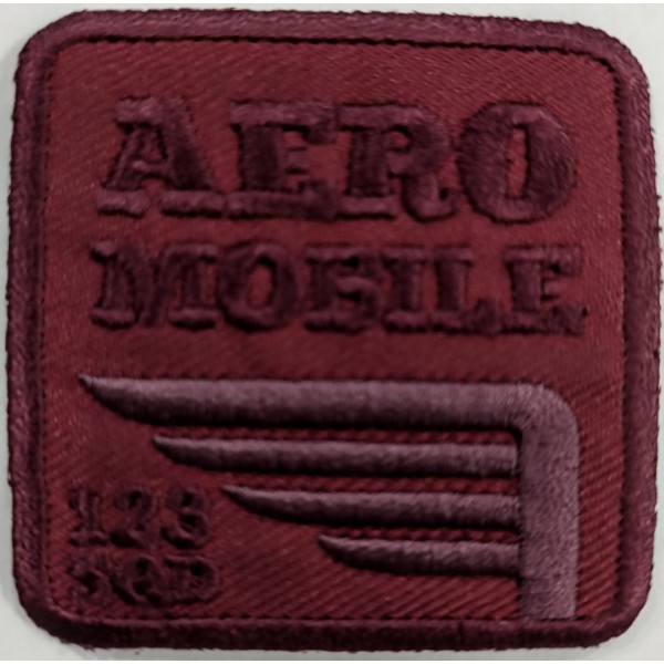 Toppa patch ricamo 068A tessuto termoadesiva o cucire misura 5,3x5,4 cm.