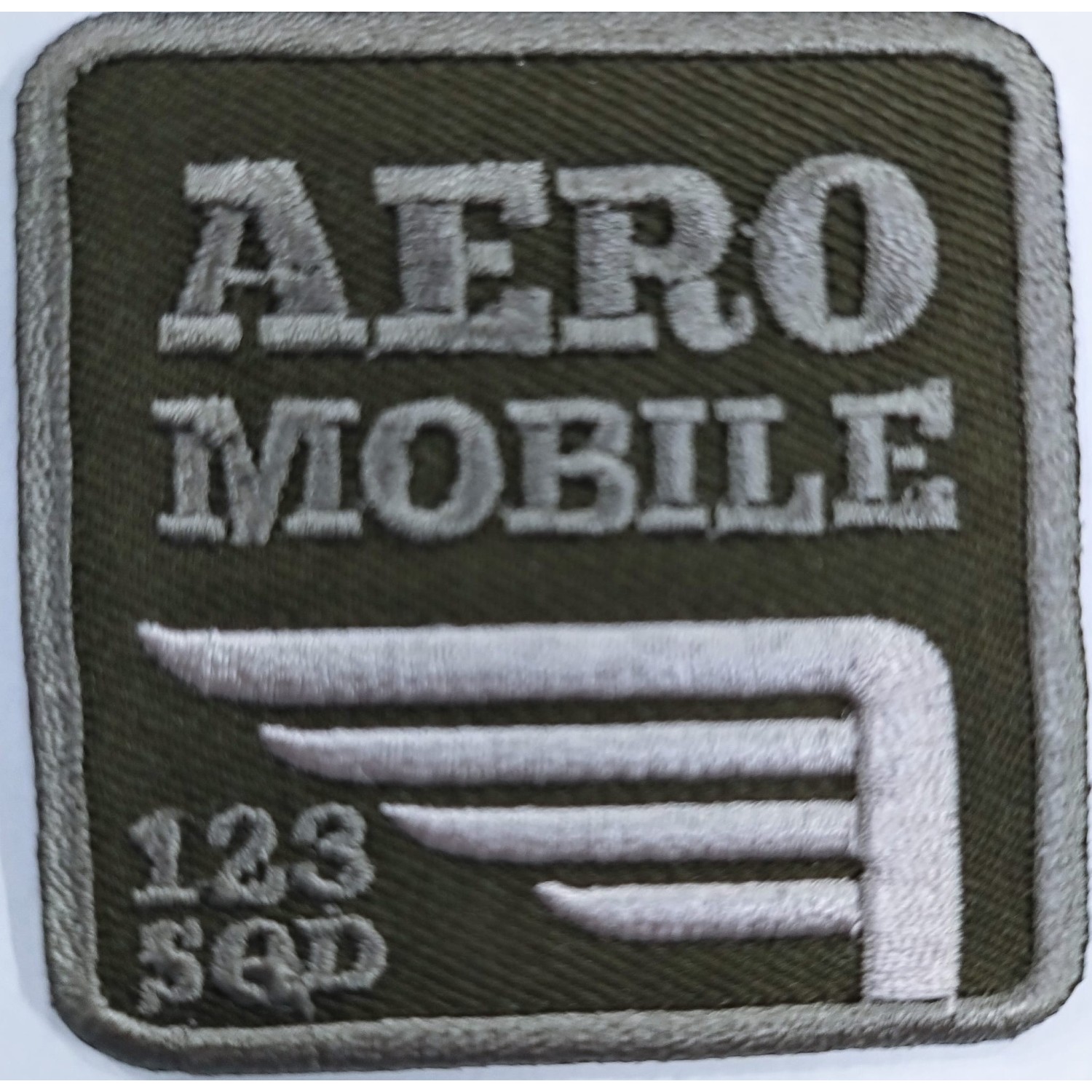 Toppa patch ricamo 068A tessuto termoadesiva o cucire misura 5,3x5,4 cm.