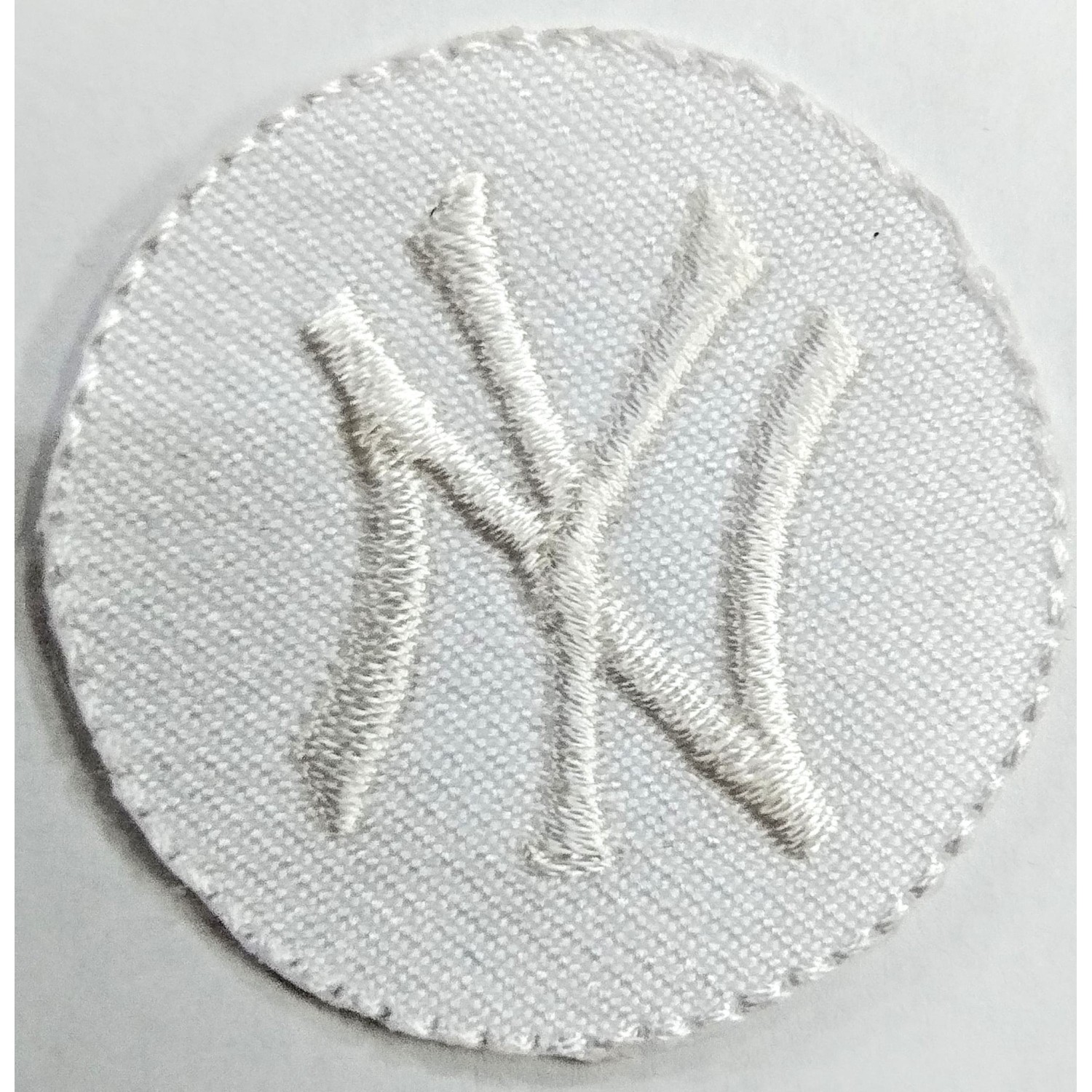 Toppa patch ricamo "NY" 096B tessuto termoadesiva o cucire diametro 3,6 cm.