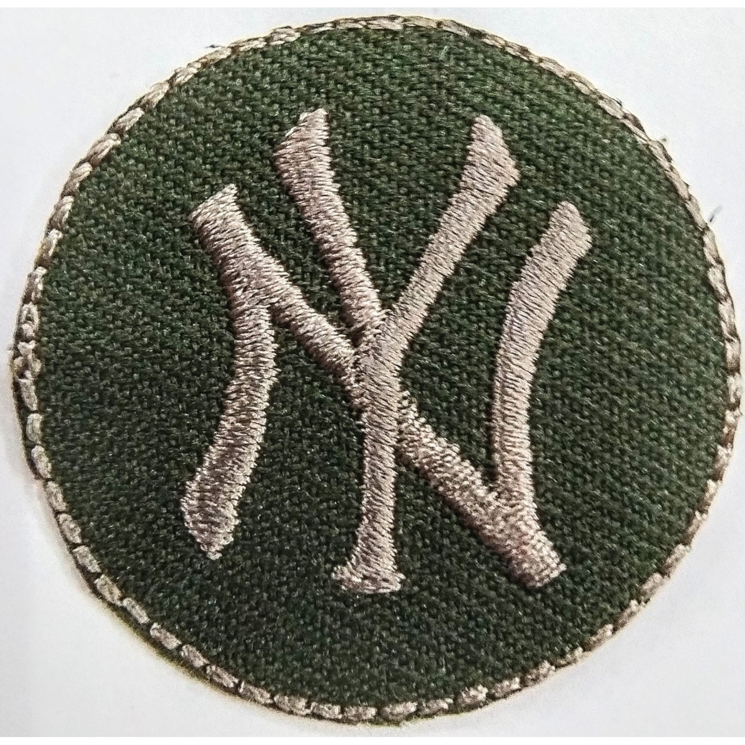 Toppa patch ricamo "NY" 096B tessuto termoadesiva o cucire diametro 3,6 cm.