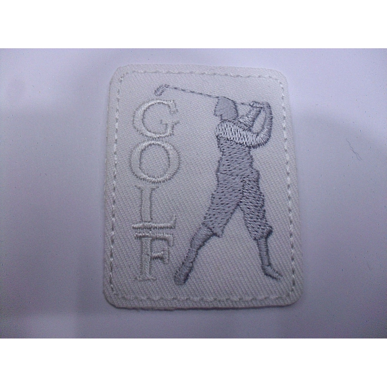 TOPPA PATCH RICAMO SU TESSUTO. "GOLF" TERMOADESIVA O CUCIRE DIMENSINI 5,2X4 CM.