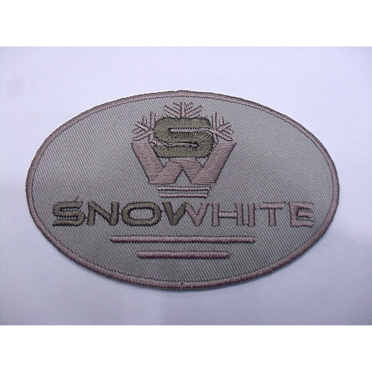TOPPA PATCH RICAMO SU TESSUTO "SNOWHITE" TERMO O CUCIRE DIMENSIONI VARIE