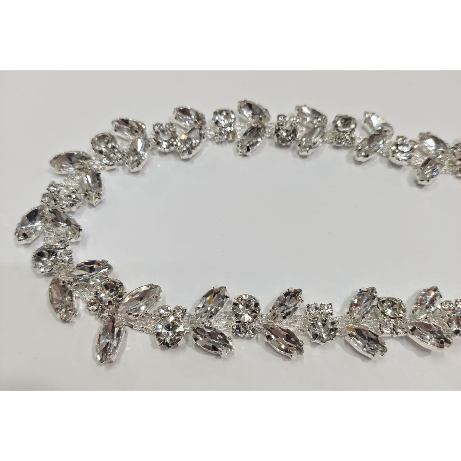 10 cm. passamaneria gioiello alta moda castonata art. CH3445 altezza 1,5 cm. per decorazioni