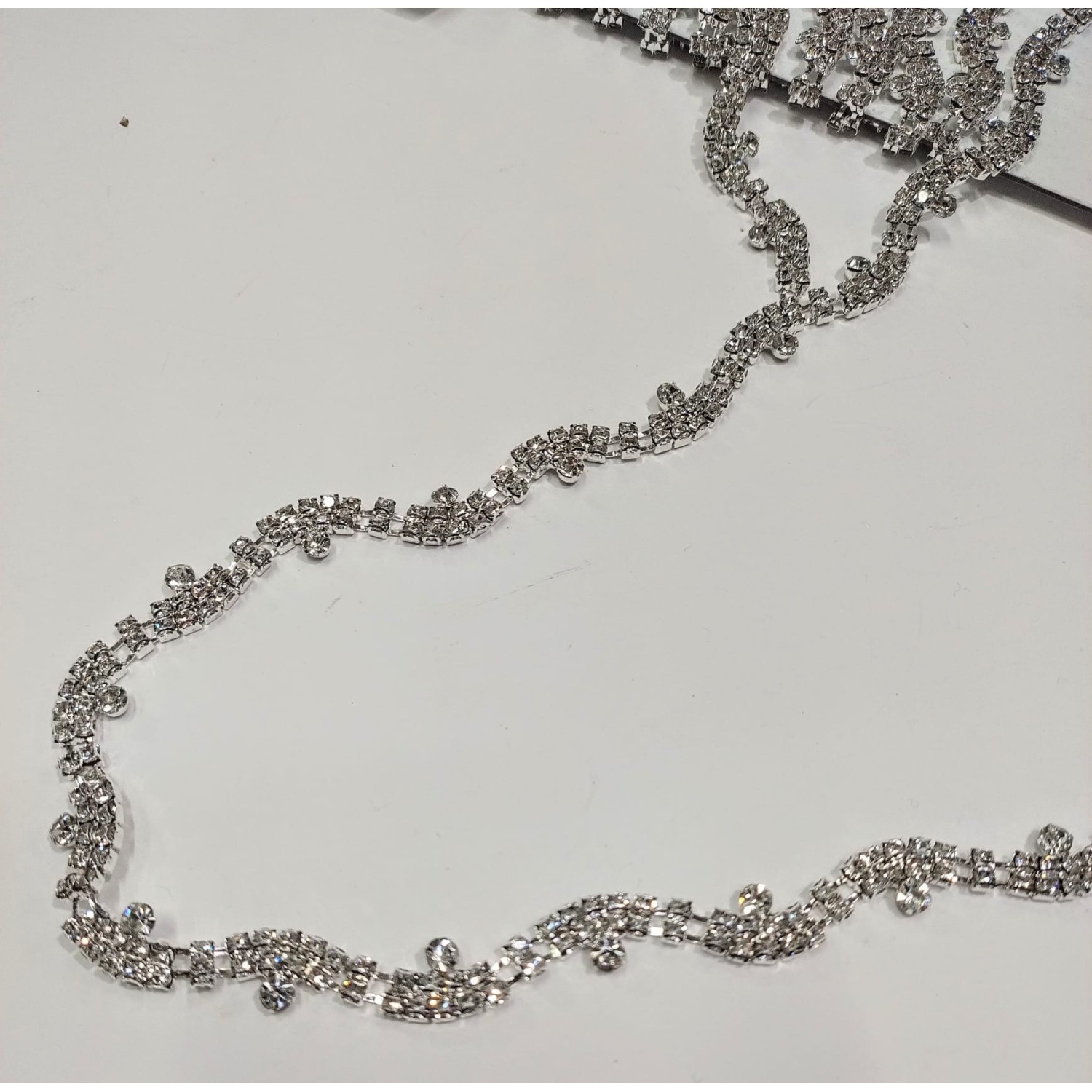 10 cm. passamaneria gioiello alta moda castonata art. CH1096 altezza cm. 1,3 ideale per rifiniture e decorazioni