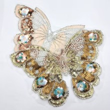 Applicazione Farfalla, realizzata su base tulle bianco con perle, paillettes e canottiglie ricamate 25x18 cm