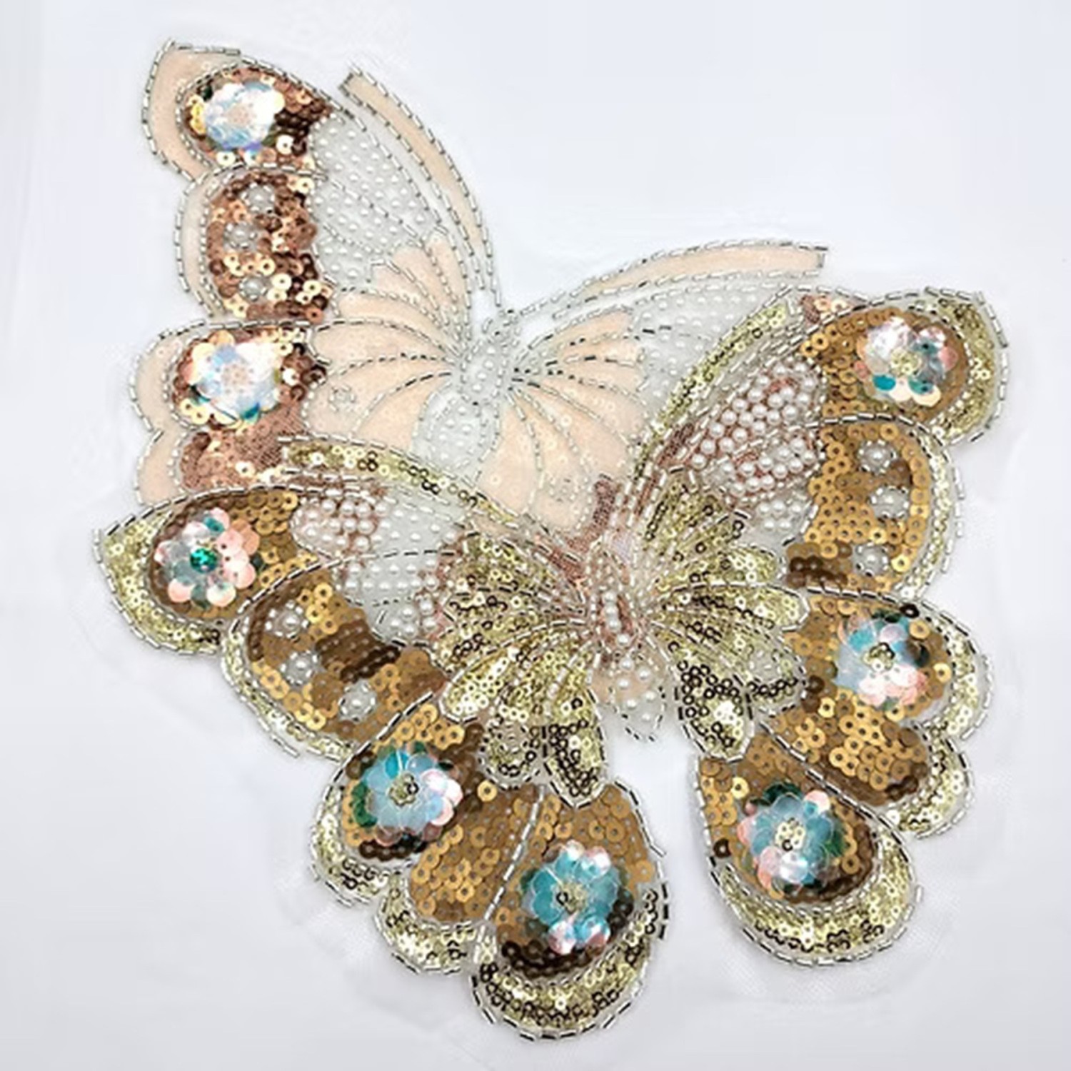 Applicazione Farfalla, realizzata su base tulle bianco con perle, paillettes e canottiglie ricamate 25x18 cm