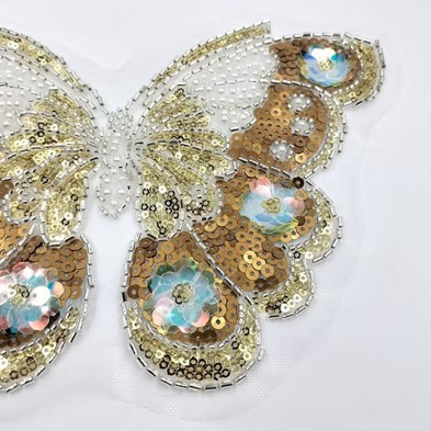 Applicazione Farfalla, realizzata su base tulle bianco con perle, paillettes e canottiglie ricamate 25x18 cm