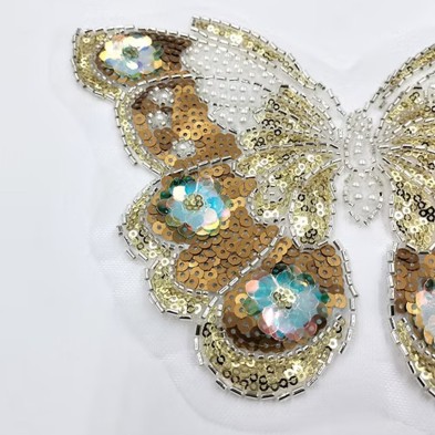 Applicazione Farfalla, realizzata su base tulle bianco con perle, paillettes e canottiglie ricamate 25x18 cm