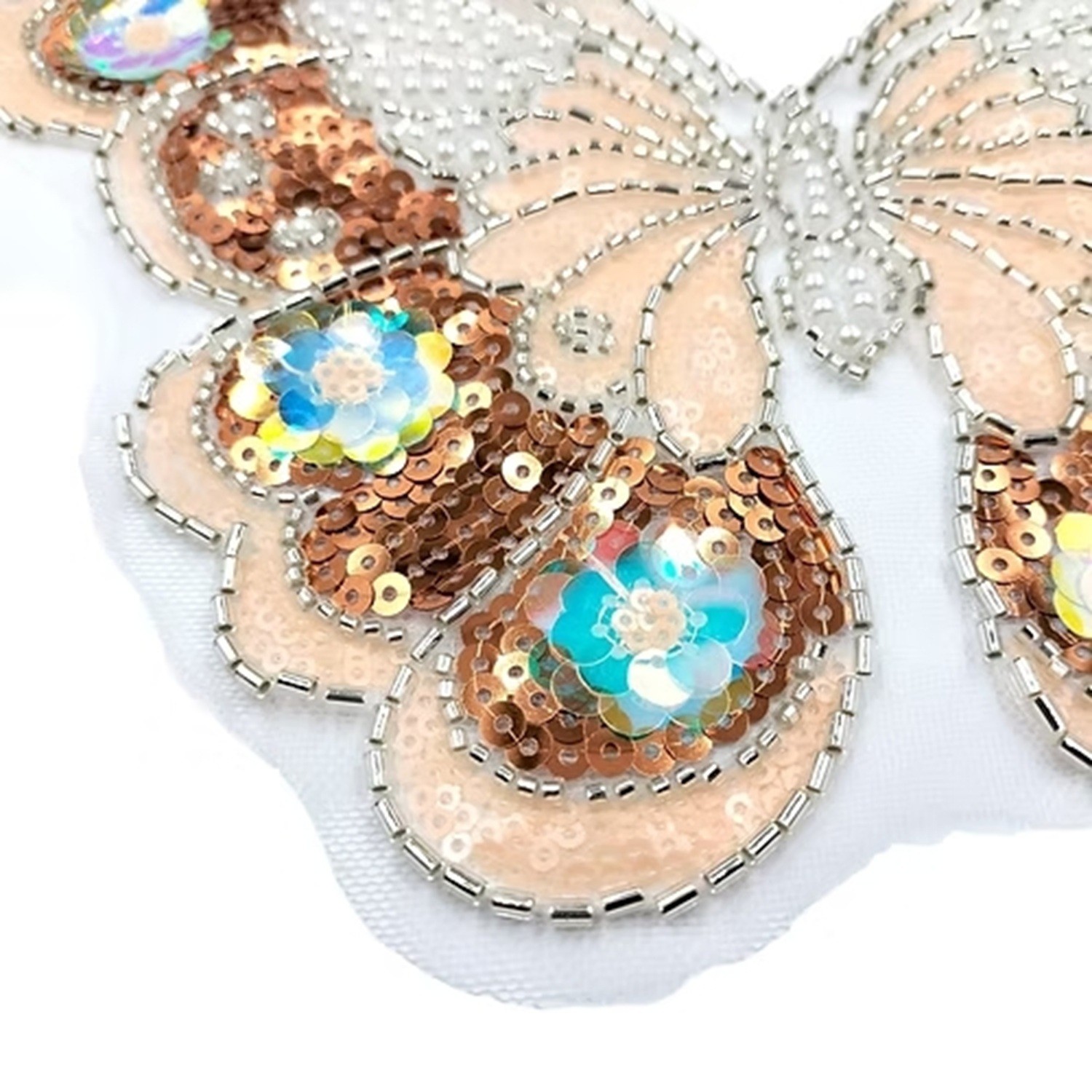 Applicazione Farfalla, realizzata su base tulle bianco con perle, paillettes e canottiglie ricamate 25x18 cm