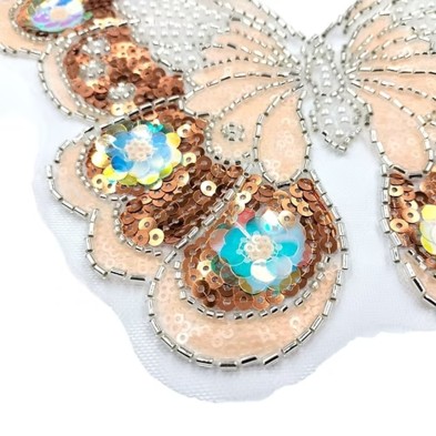 Applicazione Farfalla, realizzata su base tulle bianco con perle, paillettes e canottiglie ricamate 25x18 cm