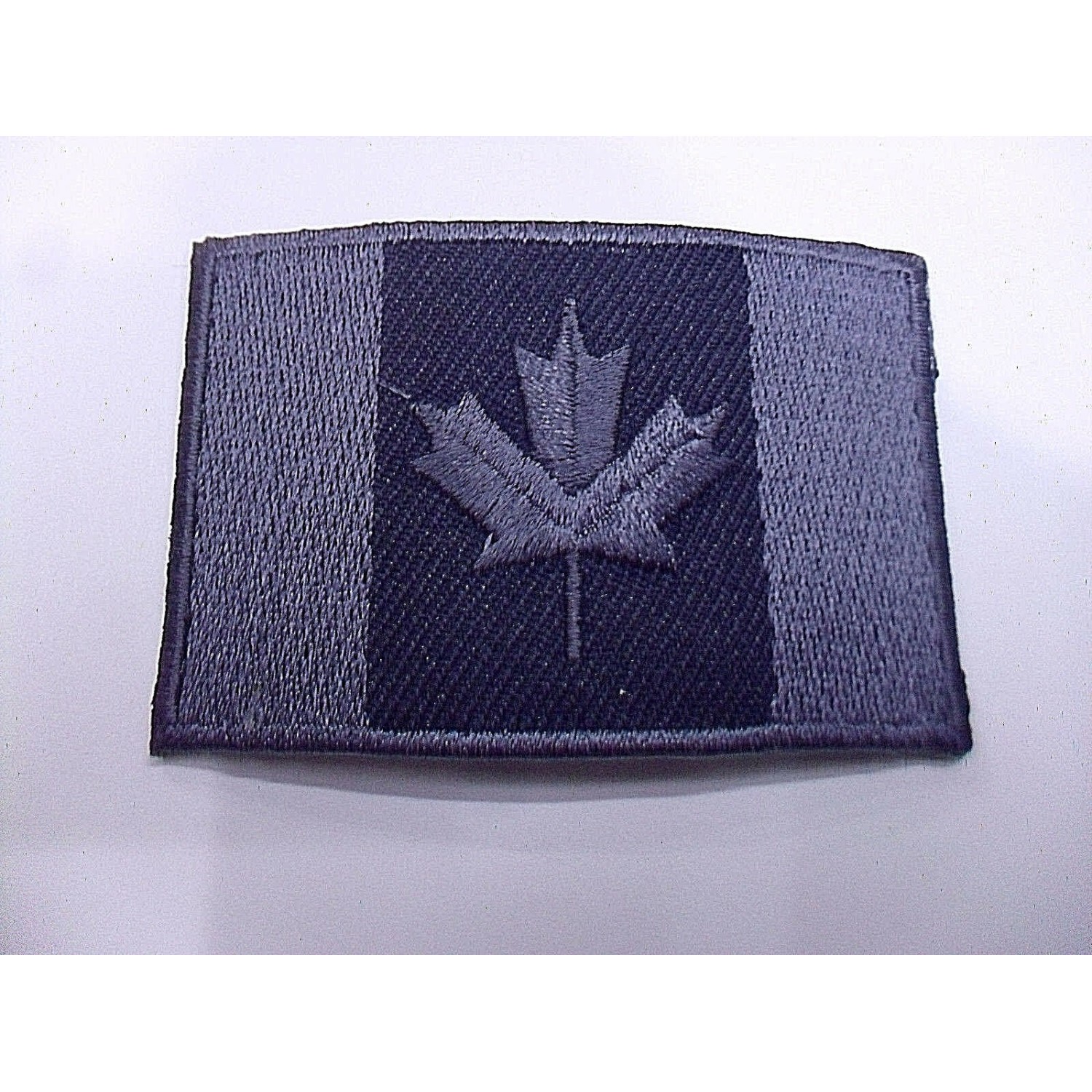 TOPPA PATCH RICAMO SU TESSUTO "BANDIERA CANADA" TERMO O CUCIRE 4,1X6,1 CM.