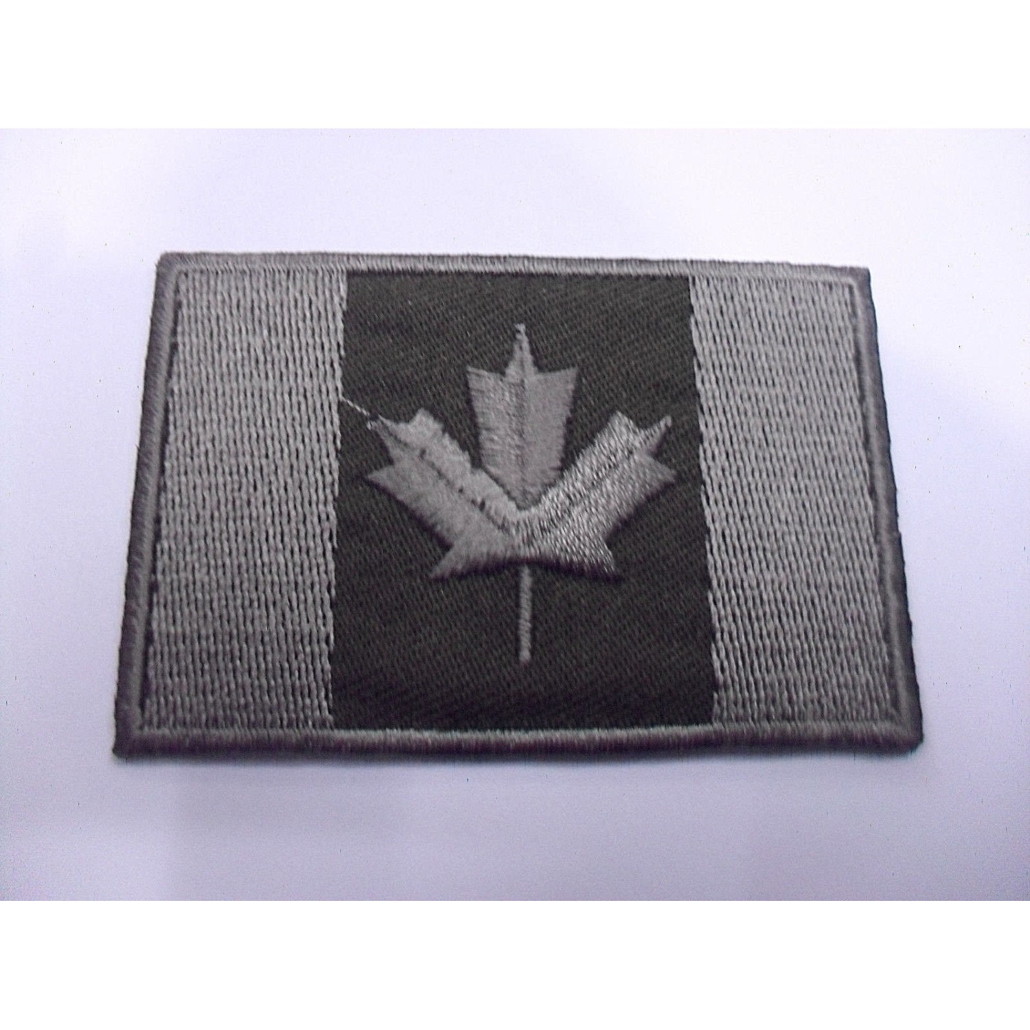 TOPPA PATCH RICAMO SU TESSUTO "BANDIERA CANADA" TERMO O CUCIRE 4,1X6,1 CM.