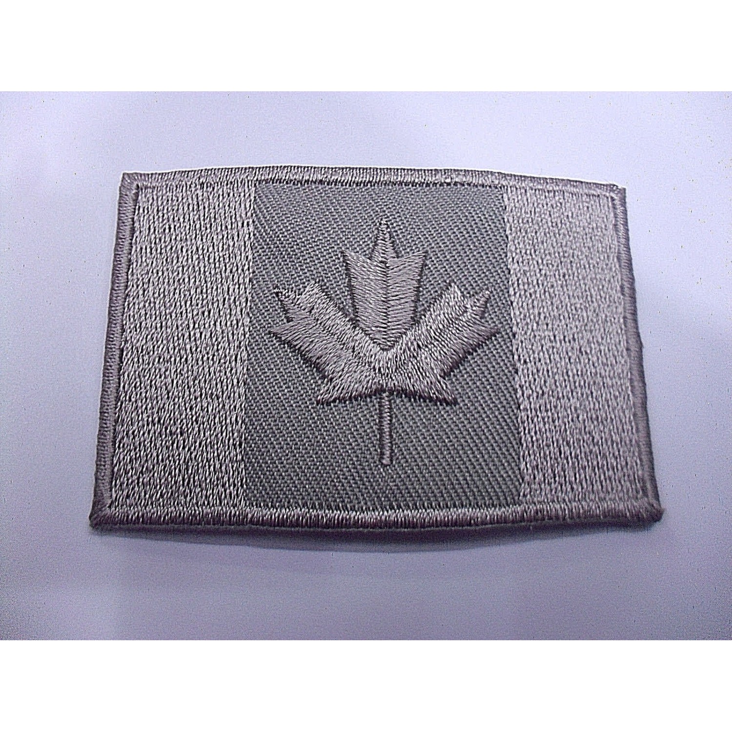 TOPPA PATCH RICAMO SU TESSUTO "BANDIERA CANADA" TERMO O CUCIRE 4,1X6,1 CM.