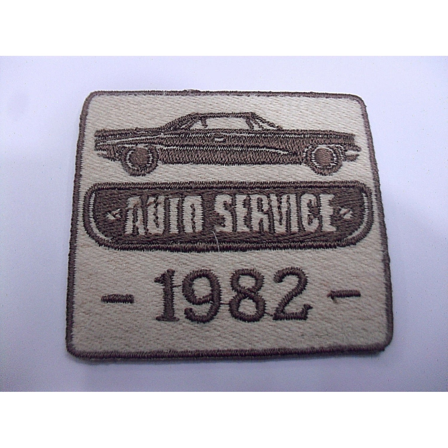 TOPPA PATCH RICAMO SU ECOPELLE SCAMOSC. "AUTO SERVICE" TERMO O CUCIRE 5X5,6 CM.