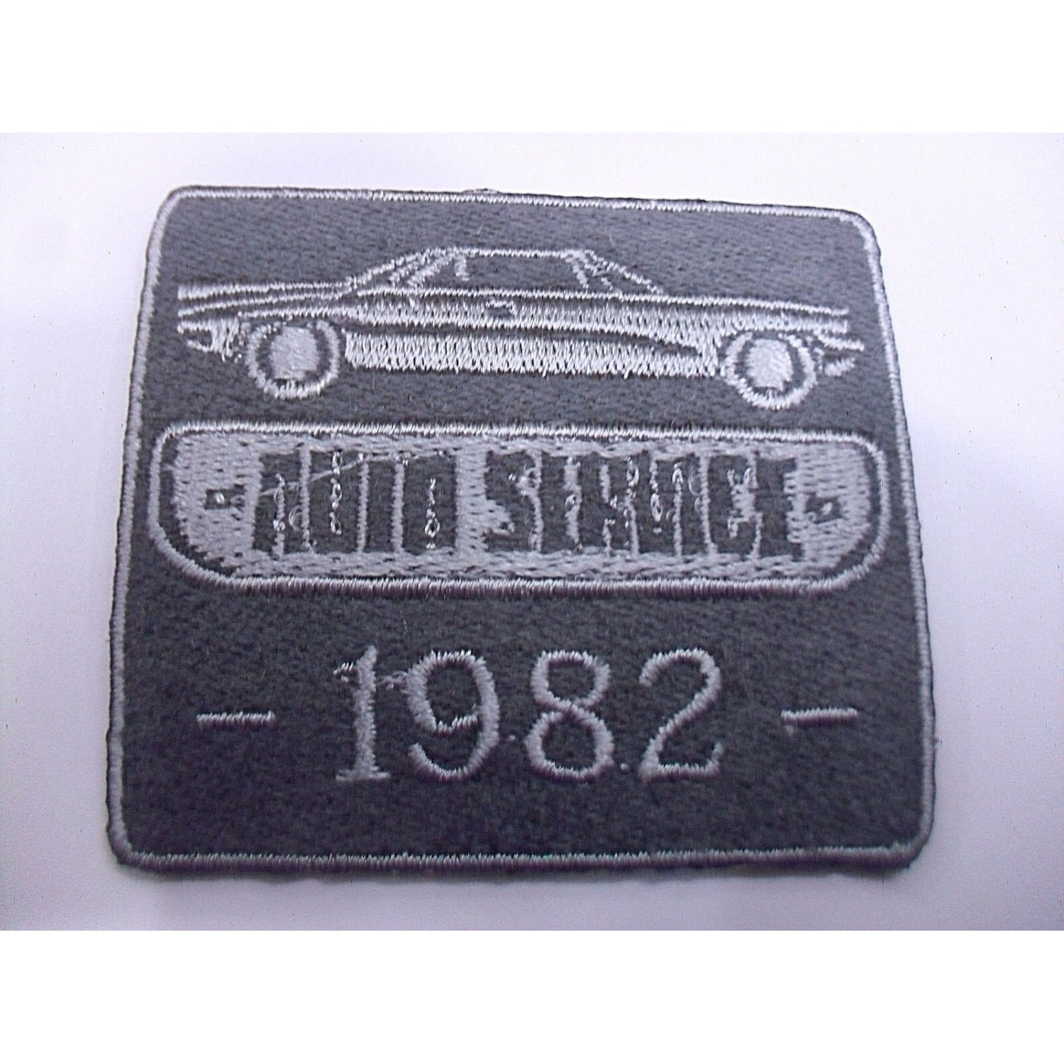 TOPPA PATCH RICAMO SU ECOPELLE SCAMOSC. "AUTO SERVICE" TERMO O CUCIRE 5X5,6 CM.