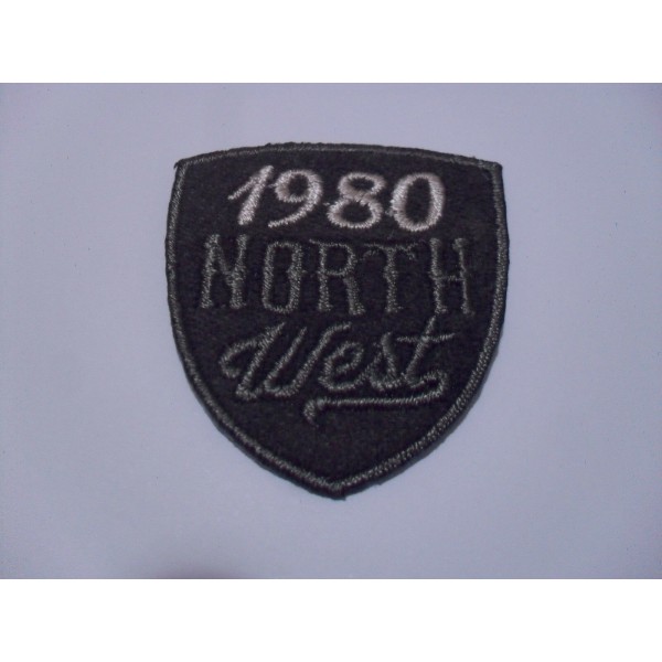 TOPPA PATCH RICAMO SU ECOPELLE SC. "NORTH WEST" TERMO O DA CUCIRE DIMENSIONI V..