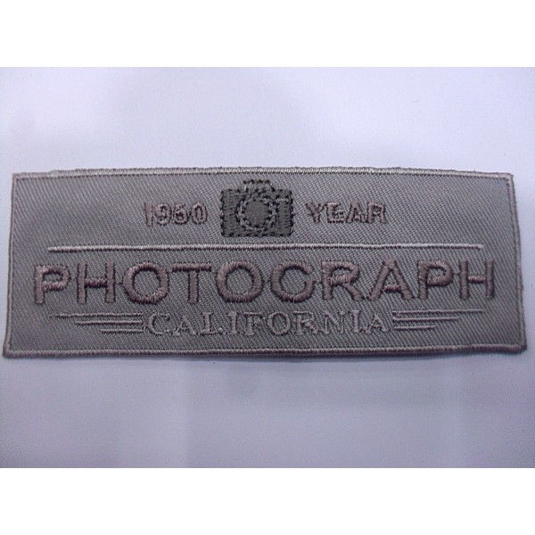 TOPPA PATCH RETTANGOLO RICAMO SU TESSUTO "PHOTOGRAPH" TERMO O CUCIRE 3,7X10 CM.
