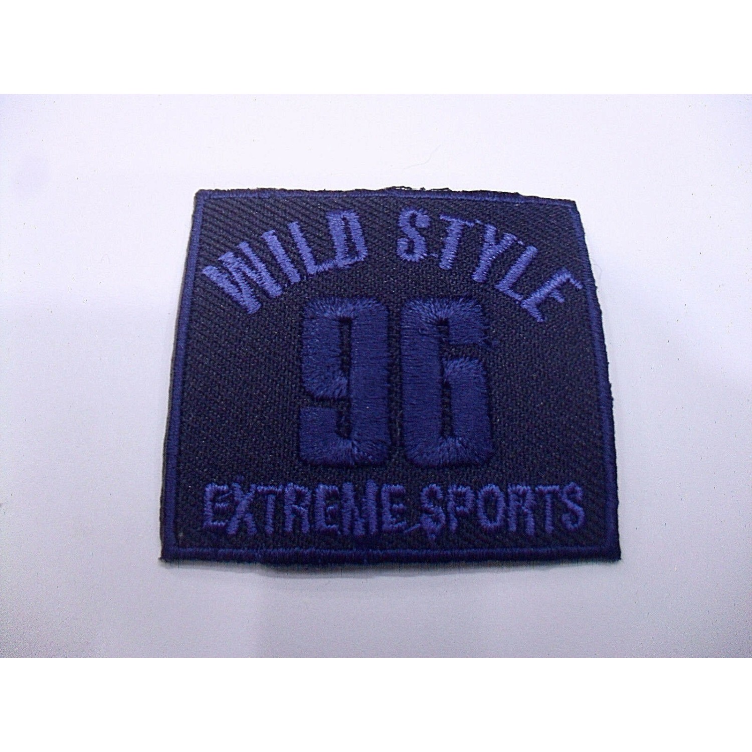TOPPA PATCH RETTANGOLARE RICAMO SU TESSUTO "WILD STYLE 96" TERMO O CUCIRE