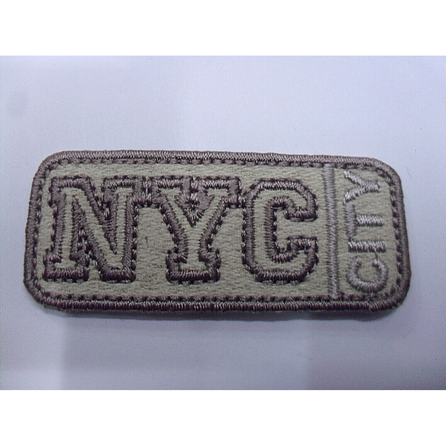 TOPPA PATCH RETTANGOLARE RICAMO SU TESSUTO "NYC" TERMO O CUCIRE 2,3X5,5 CM.