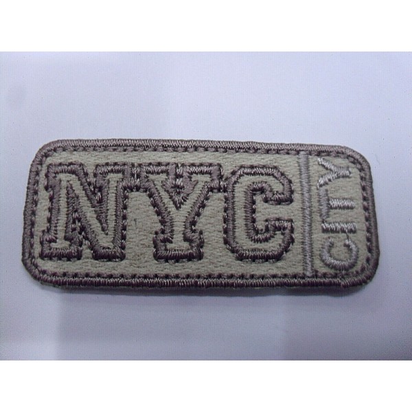TOPPA PATCH RETTANGOLARE RICAMO SU TESSUTO "NYC" TERMO O CUCIRE 2,3X5,5 CM.