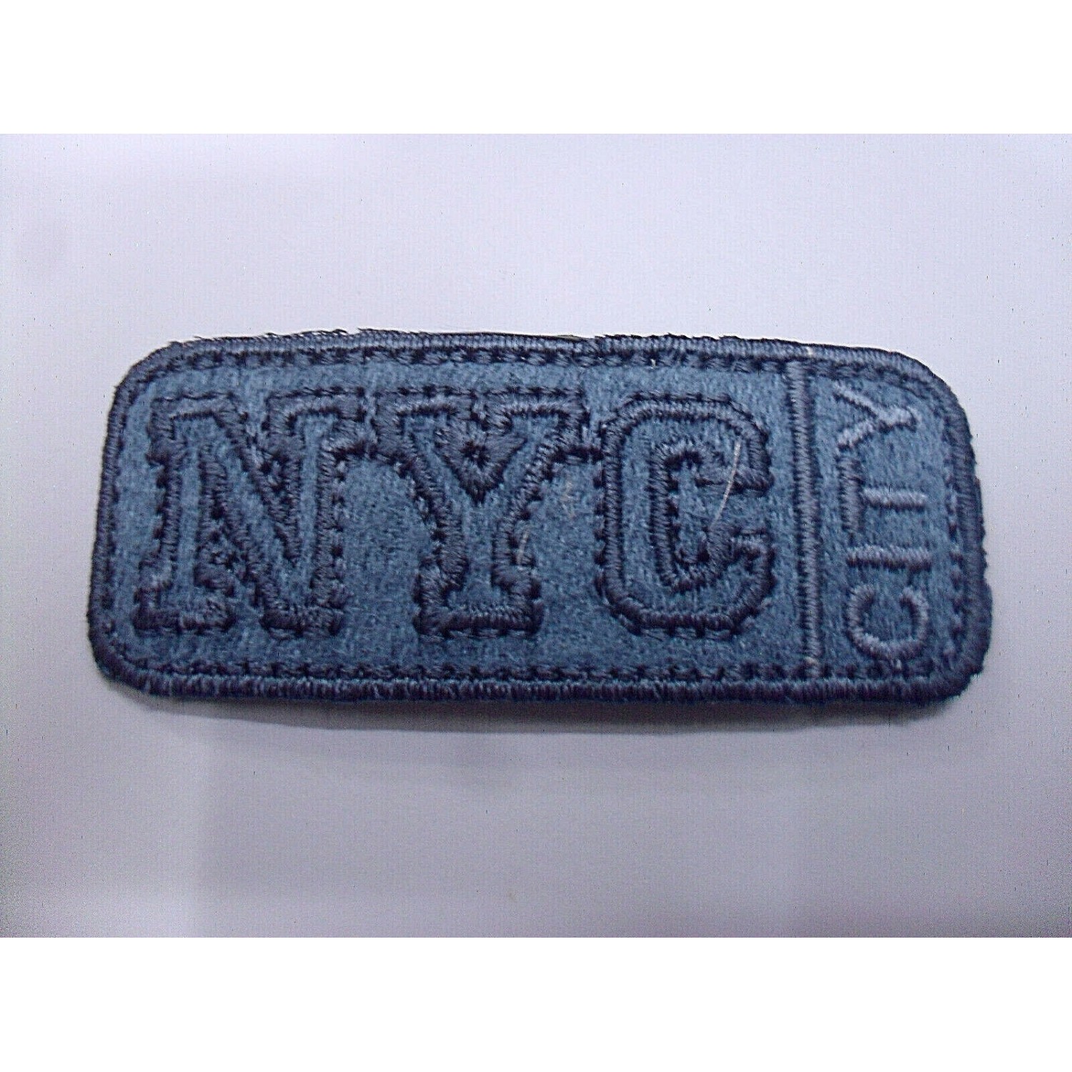 TOPPA PATCH RETTANGOLARE RICAMO SU TESSUTO "NYC" TERMO O CUCIRE 2,3X5,5 CM.