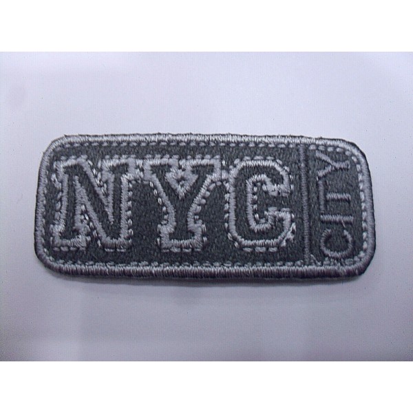 TOPPA PATCH RETTANGOLARE RICAMO SU TESSUTO "NYC" TERMO O CUCIRE 2,3X5,5 CM.