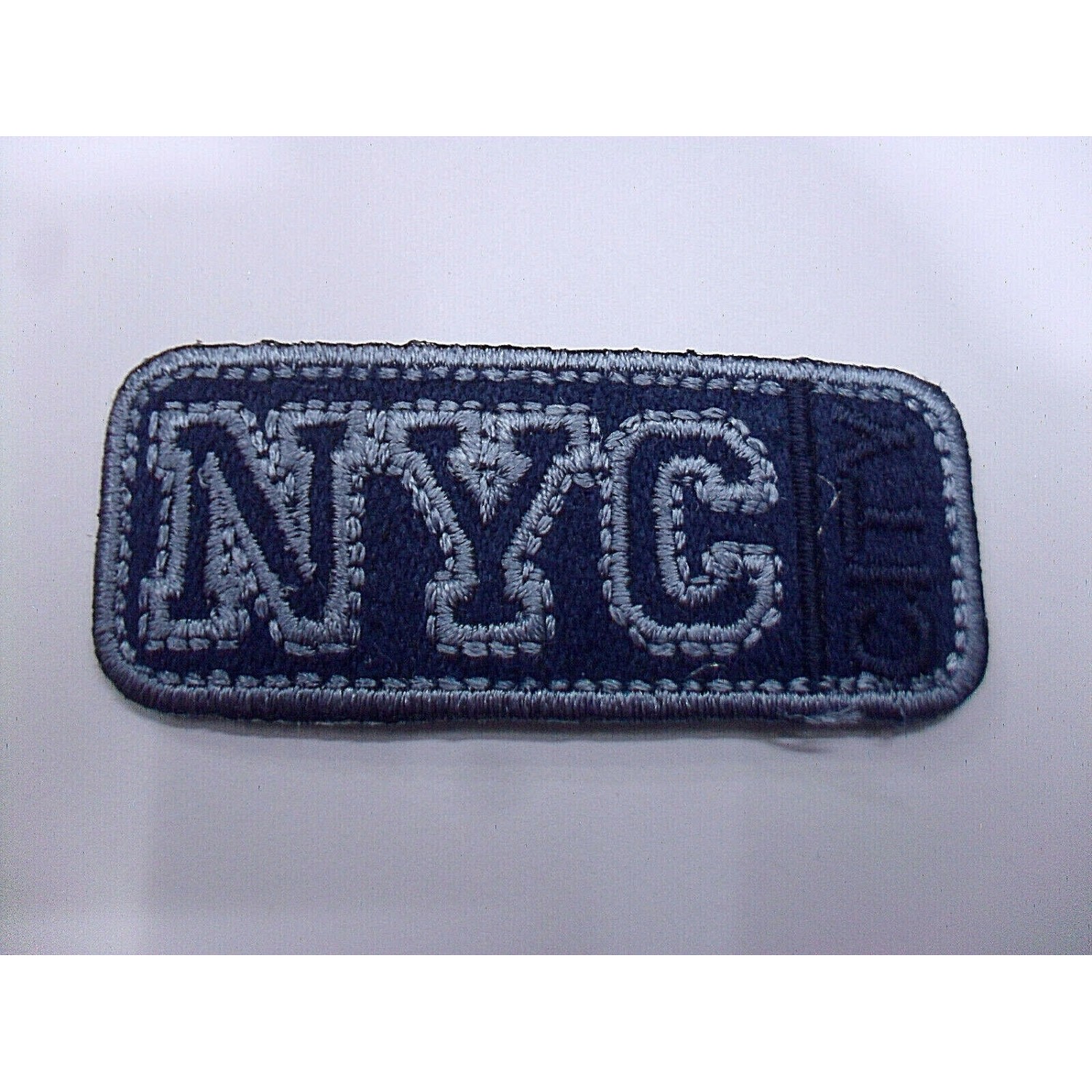 TOPPA PATCH RETTANGOLARE RICAMO SU TESSUTO "NYC" TERMO O CUCIRE 2,3X5,5 CM.