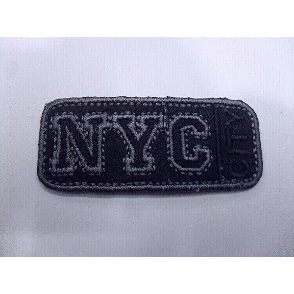 TOPPA PATCH RETTANGOLARE RICAMO SU TESSUTO "NYC" TERMO O CUCIRE 2,3X5,5 CM.