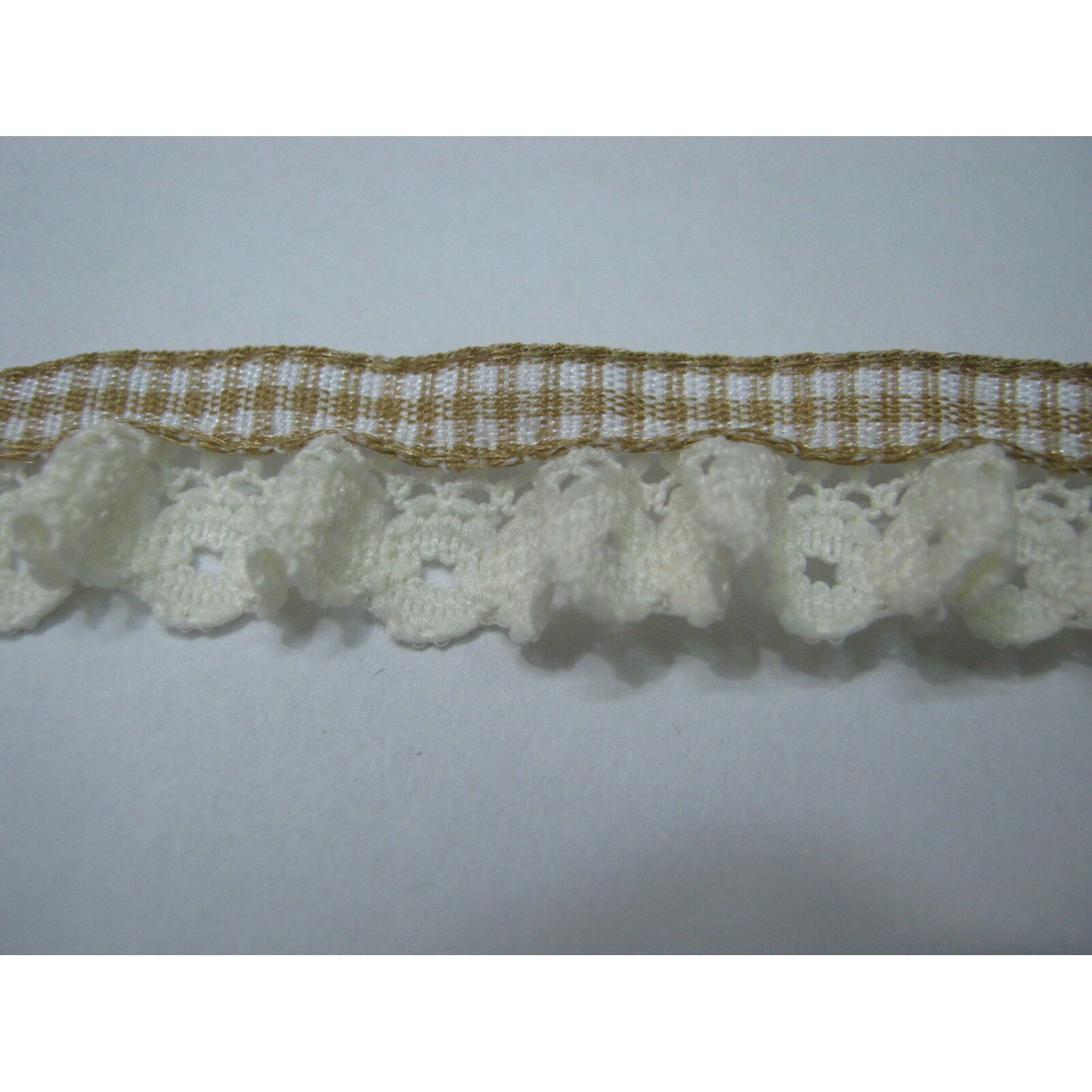 PASSAMANERIA CON NASTRO VICHY PIU' MERLETTO FILET A ROUCHES ALTEZZA 1,4 cm.