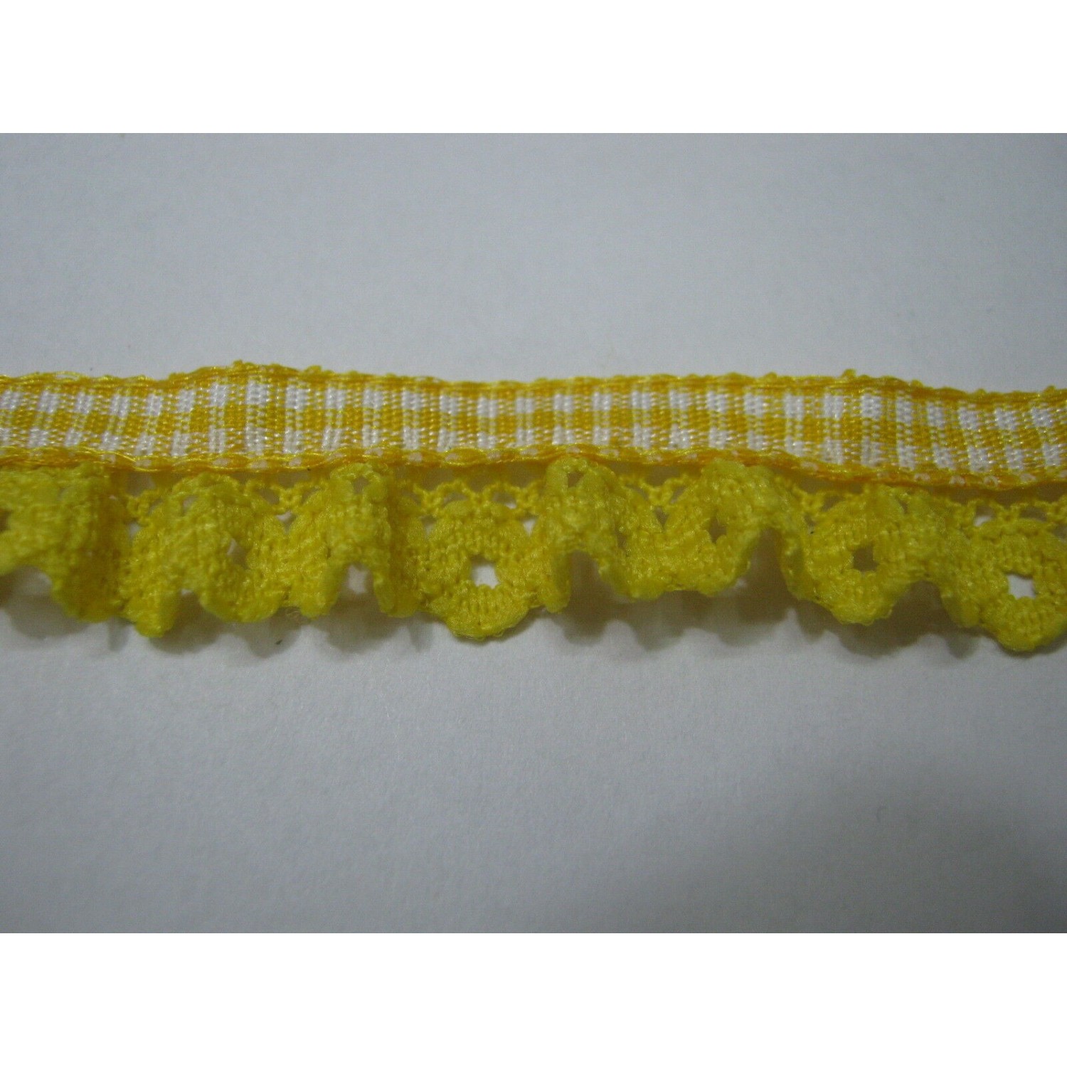 PASSAMANERIA CON NASTRO VICHY PIU' MERLETTO FILET A ROUCHES ALTEZZA 1,4 cm.