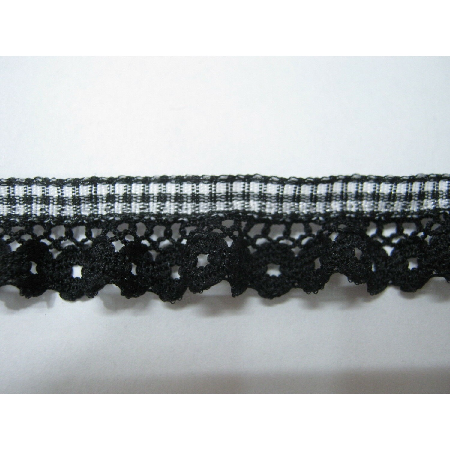 PASSAMANERIA CON NASTRO VICHY PIU' MERLETTO FILET A ROUCHES ALTEZZA 1,4 cm.
